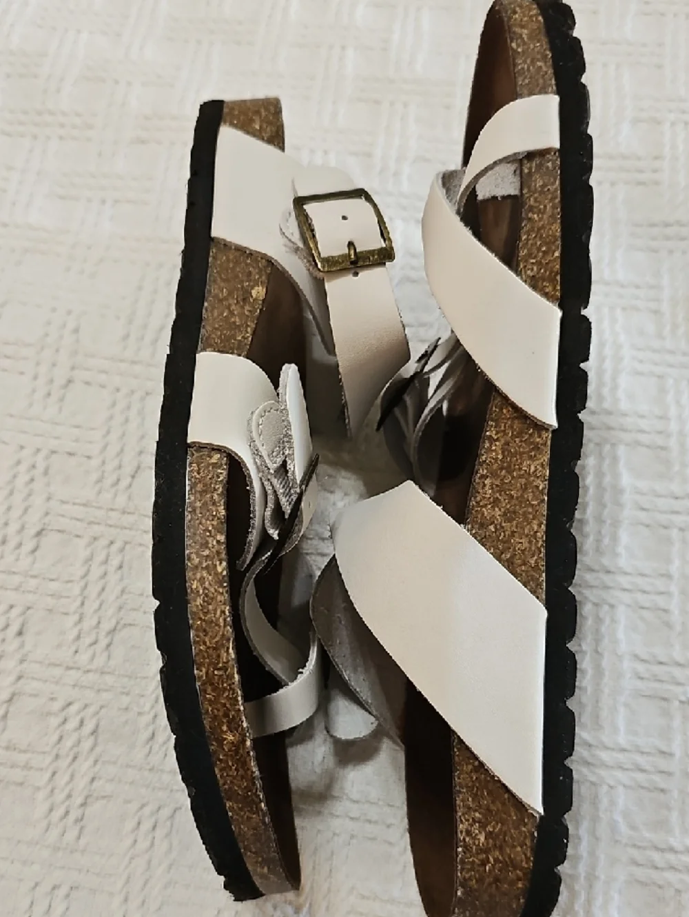 White Mountain Women's White Leather Crossover Sandals with Buckle - Picture 4 of 7
